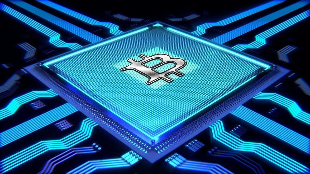 Logo de bitcoin sobre procesador