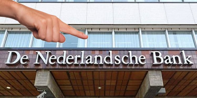 Mano señalando sobre imagen del Banco central de Holanda. Composición por CriptoNoticias. Anti Lavado de dinero / antilavadodedinero.com; Tumisu / Pixabay.com