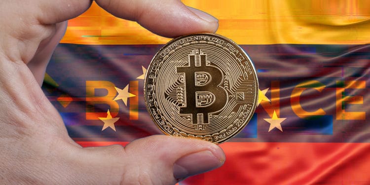 Hombre sostieniendo moneda de Bitcoin con bandera de Venezuela de fondo con logo de Bitcoin en error. Composición por CriptoNoticias. NOMBRE DEL AUTOR / Binance.com; Slon.pics / Freepik.com; @GarryKillian / Freepik.com; erika8213 / elements.envato.com.