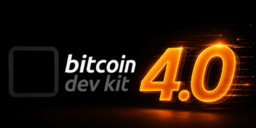 Logo de bitcoin dev kit y el número de la versión.